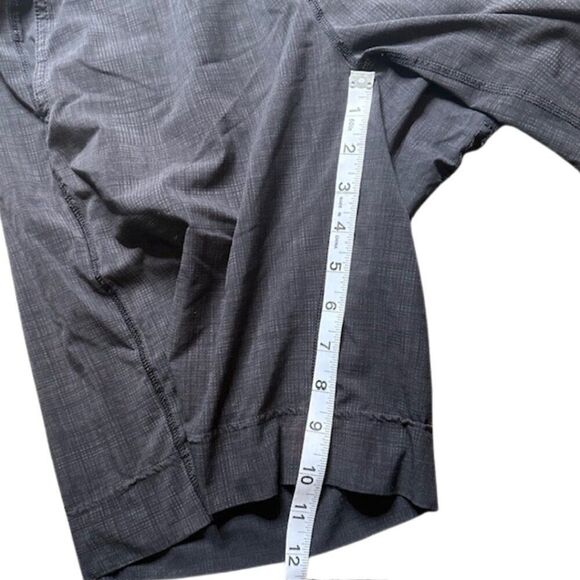 Lululemon Black with Charcoal Plaid Athleisure Shorts in Size XL with 10" IS‎ - Picture 3 of 5